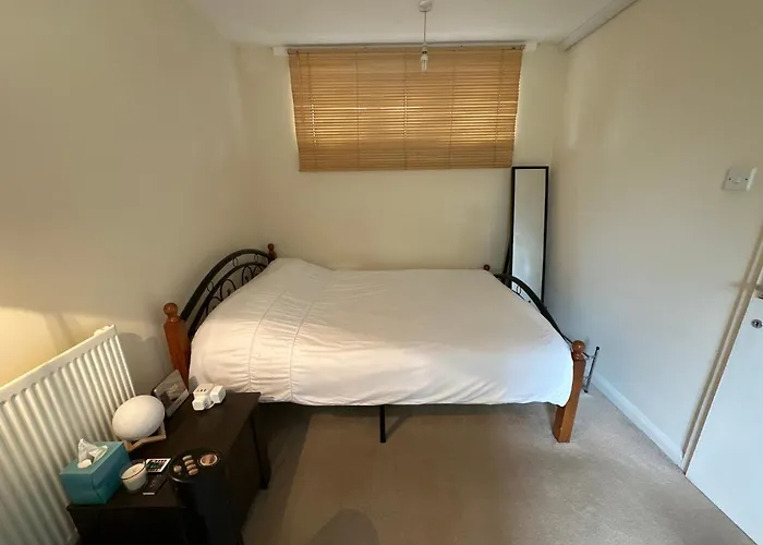 Cozy Room In Shared Home Near Canary Wharf