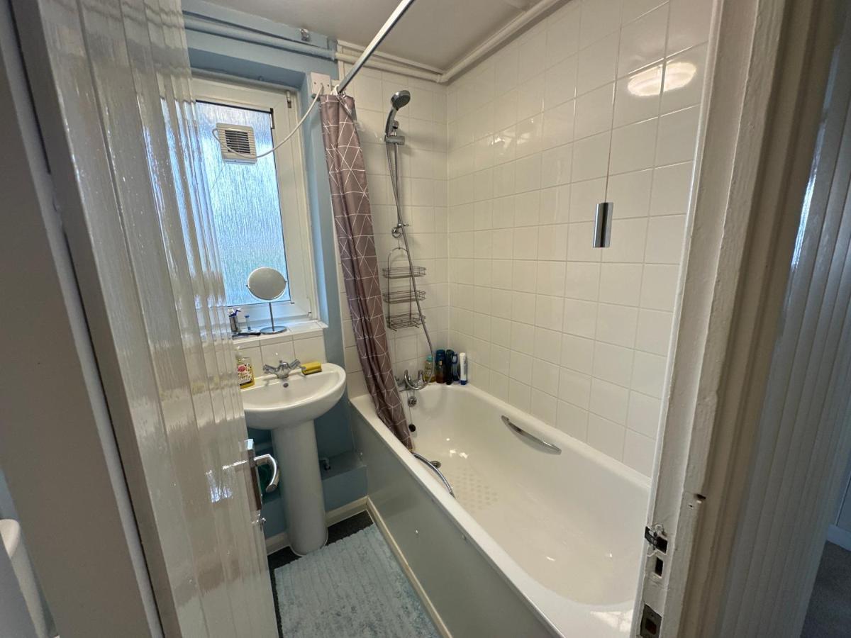 Cozy In Shared Near Canary Wharf Проживание в семье *